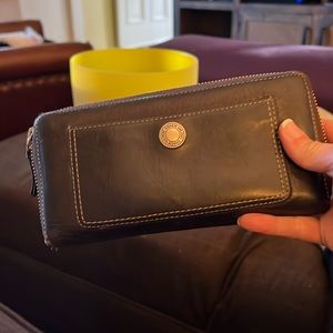 Coach zip up wallet. Chocolate brown very good condition